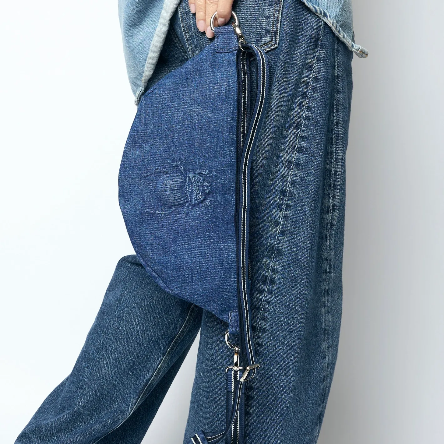 belt_bag_scarabus_m_gabri_1.webp Fashion Gabriele Frantzen Belt Bag Scarabäus M Denim